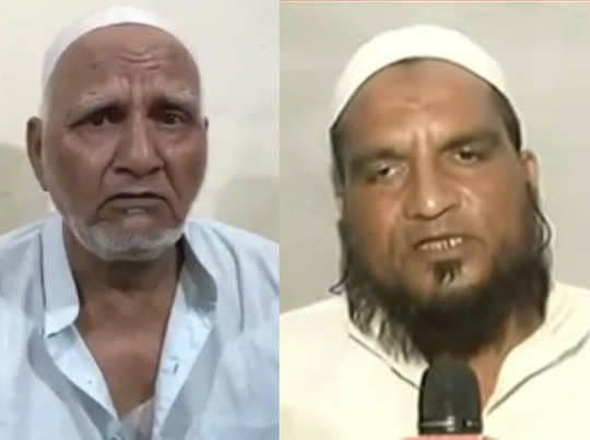 गाजियाबाद पीड़ित बुजुर्ग (नीली कमीज़) और उनके बेटे बबलू सैफी